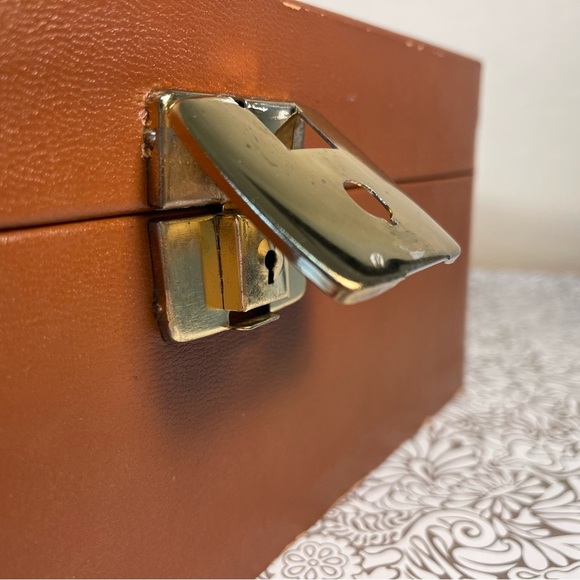 TRAV-L-BAR Vintage Luxury Entertaining travel bar. - Picture 8 of 12